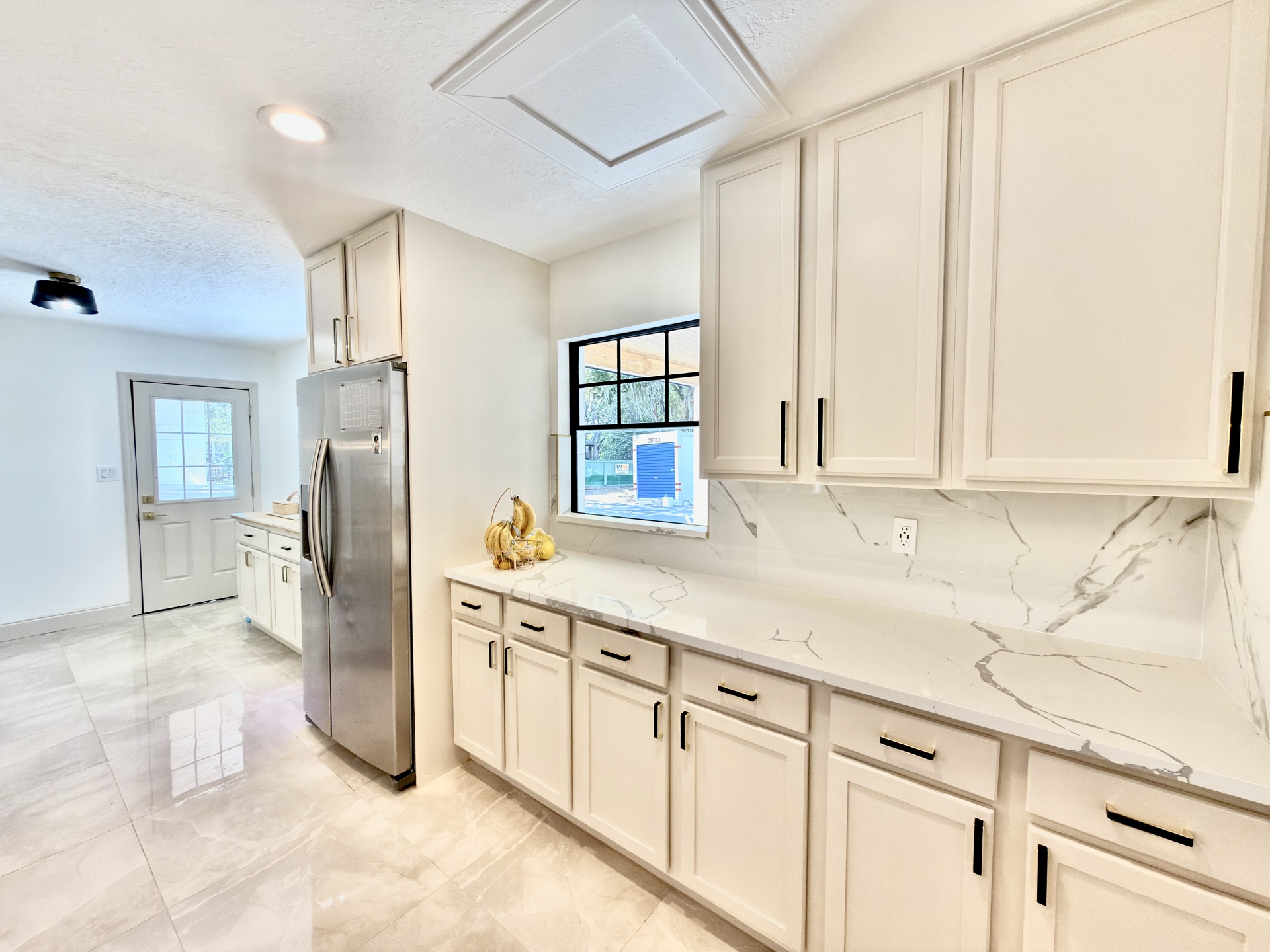 Butler's Pantry — Quartz Countertop